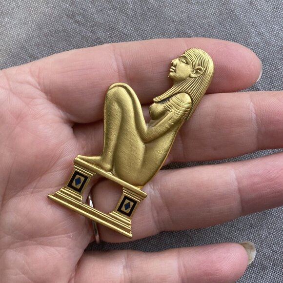 RMA Rubin Museum, Egyptian Revival, Gold Tone Brooch, Locking Pin Back, VGC - Picture 2 of 7